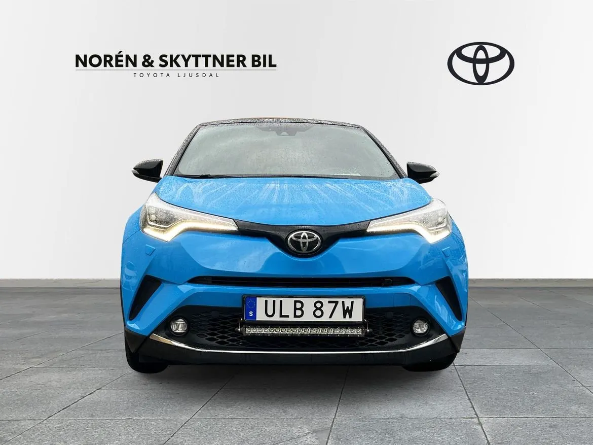 Vehicle image 5
