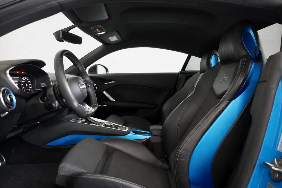 Vehicle image 16