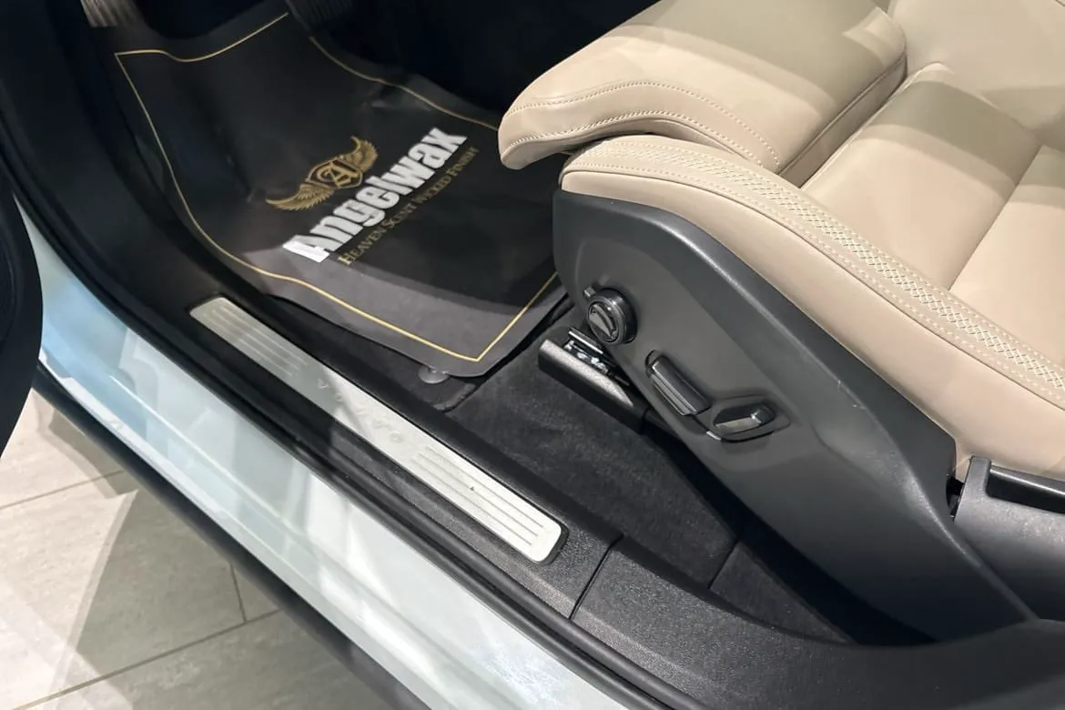Vehicle image 20
