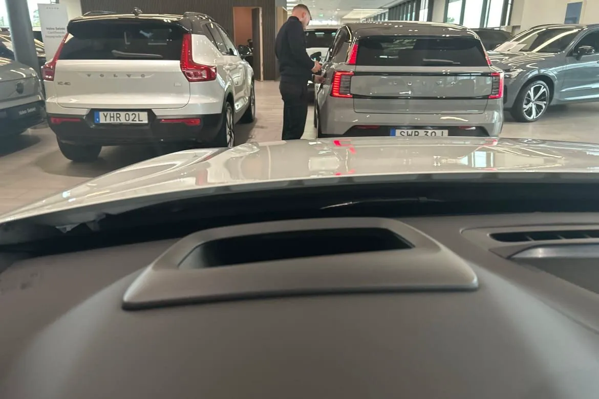 Vehicle image 30