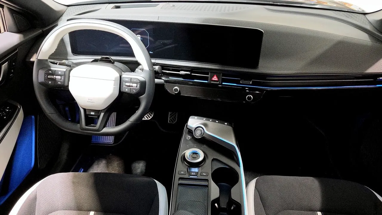 Vehicle image 3