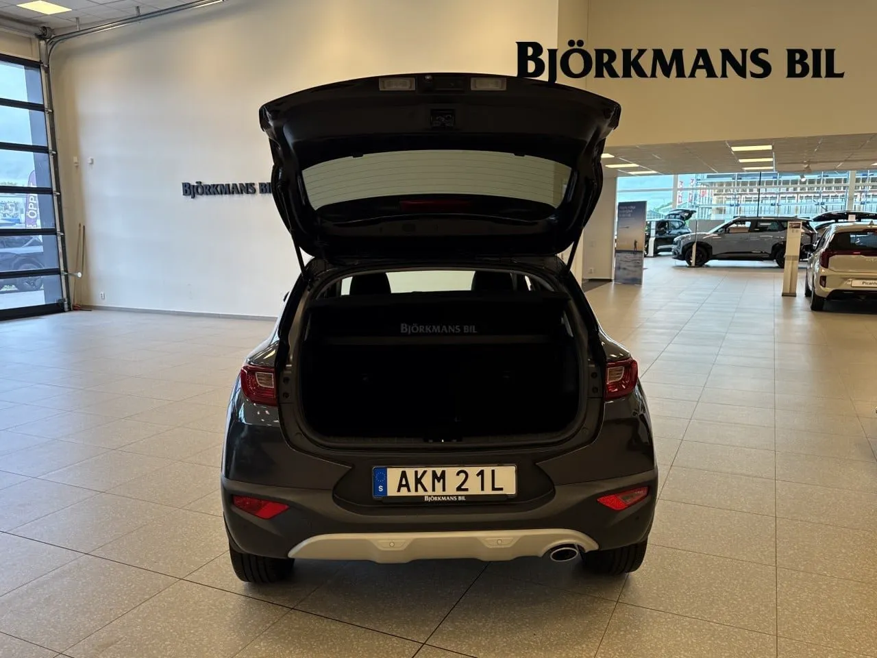 Vehicle image 13
