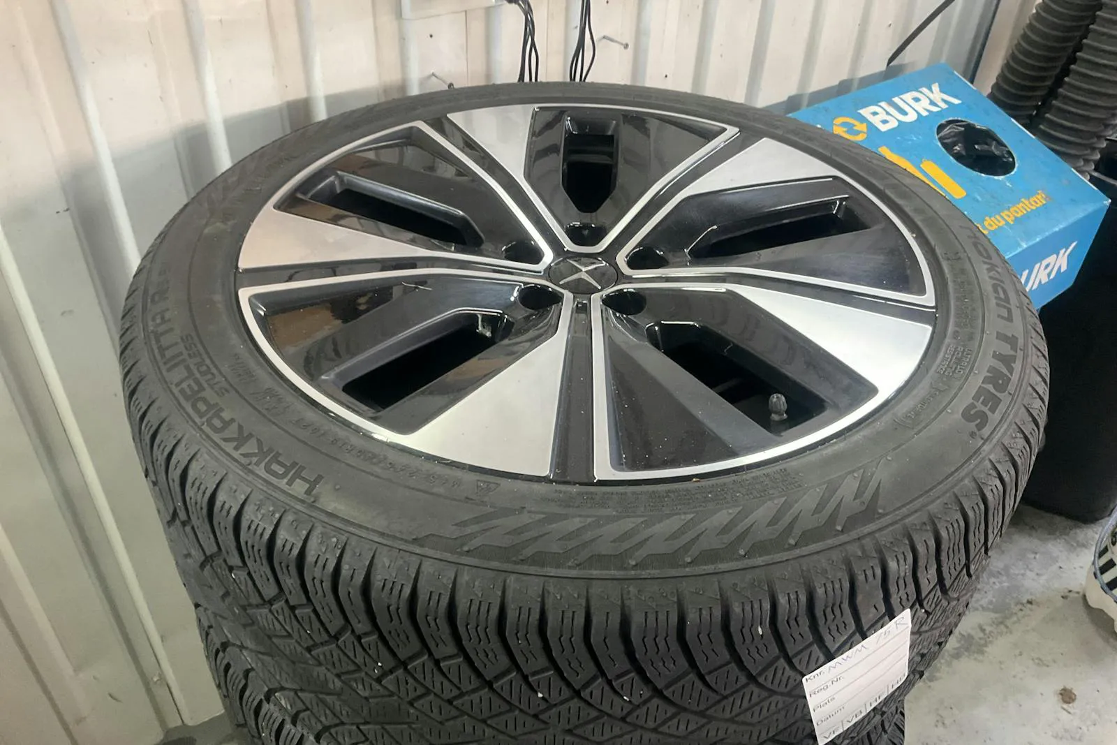 Vehicle image 16