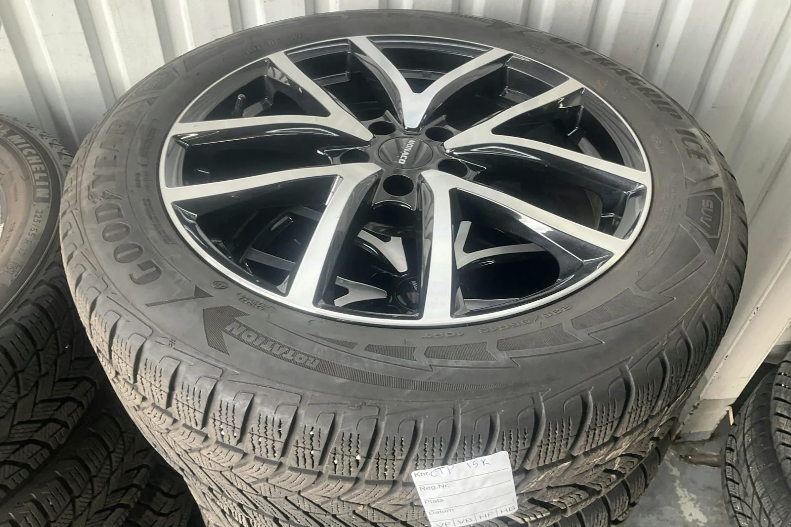 Vehicle image 14