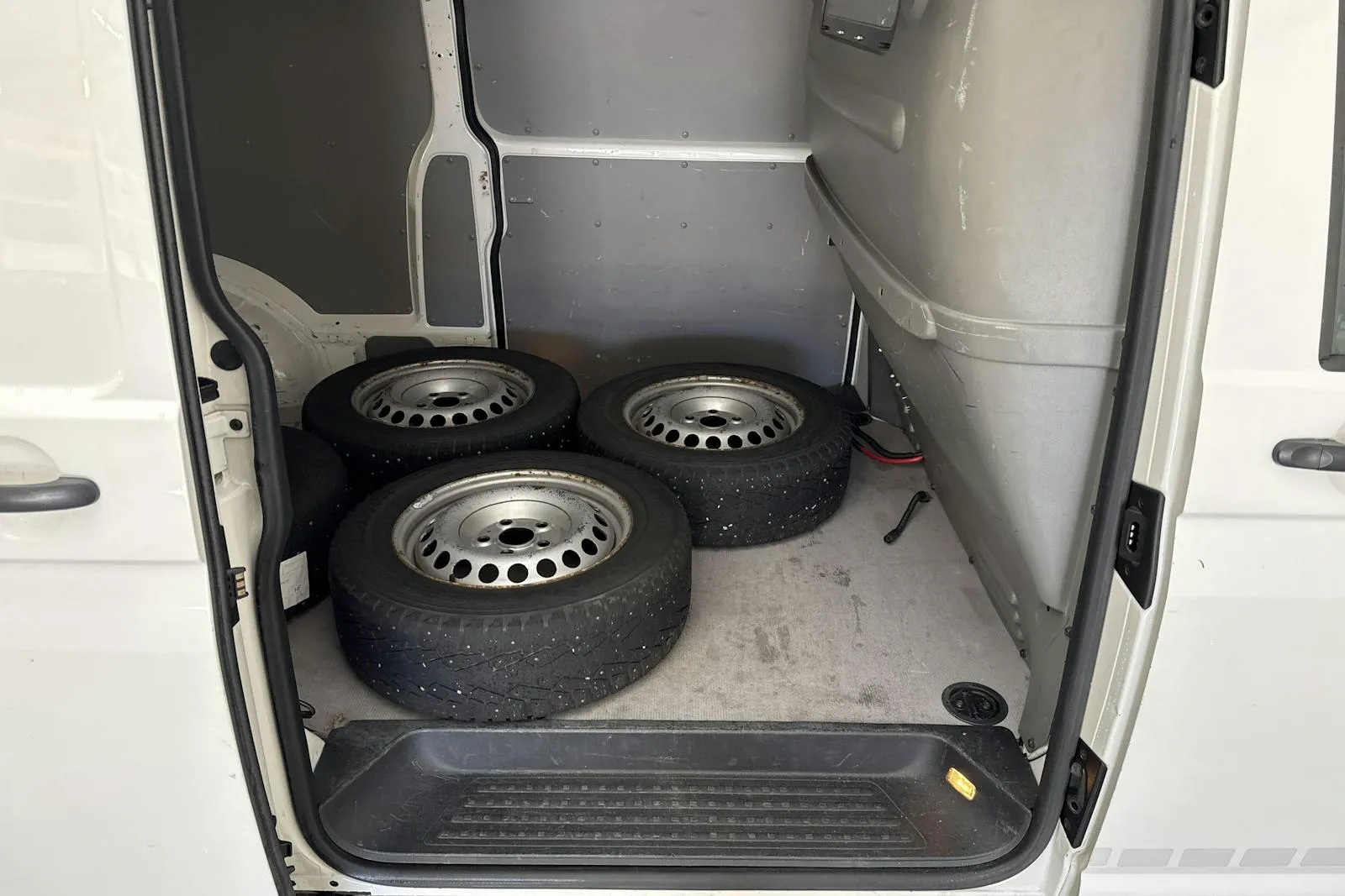 Vehicle image 6