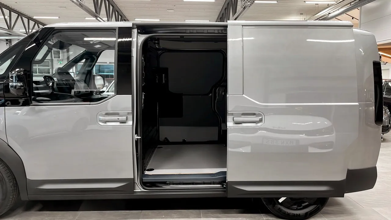 Vehicle image 14