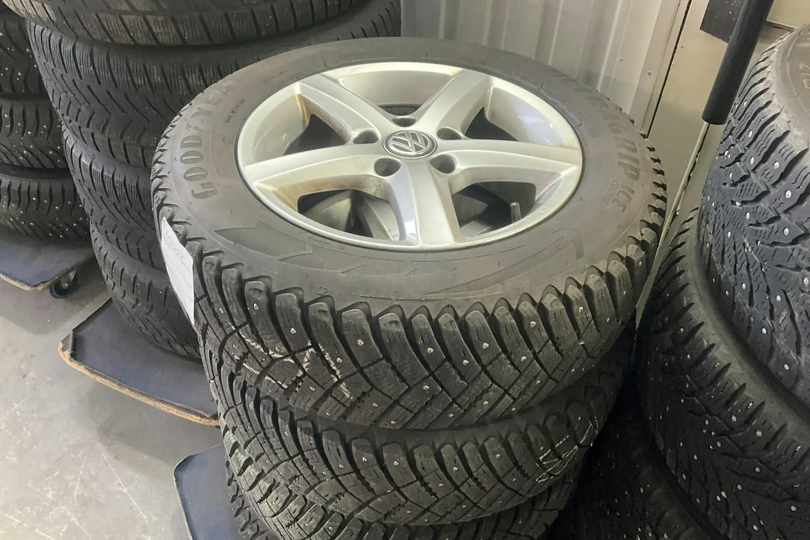 Vehicle image 12