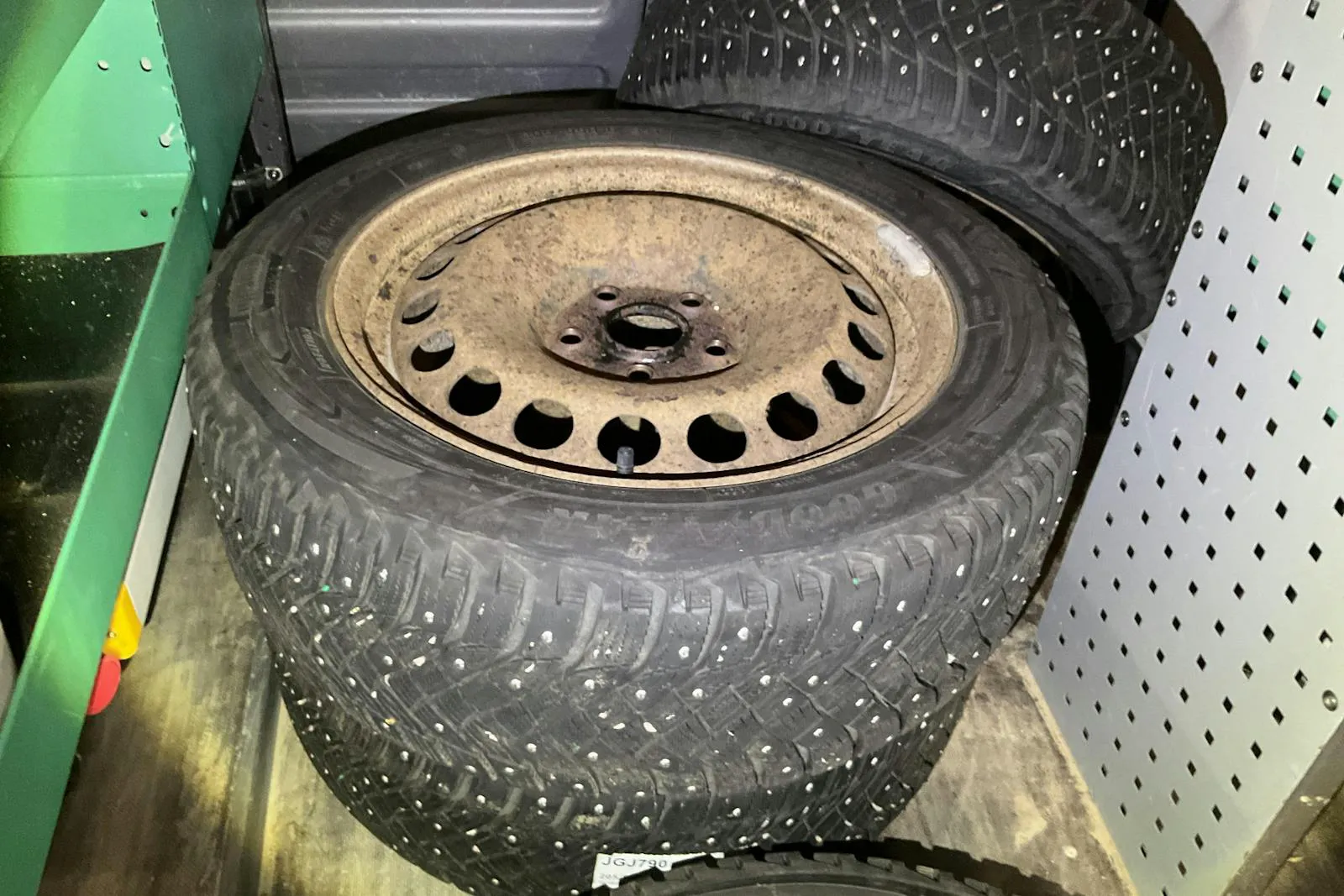 Vehicle image 10