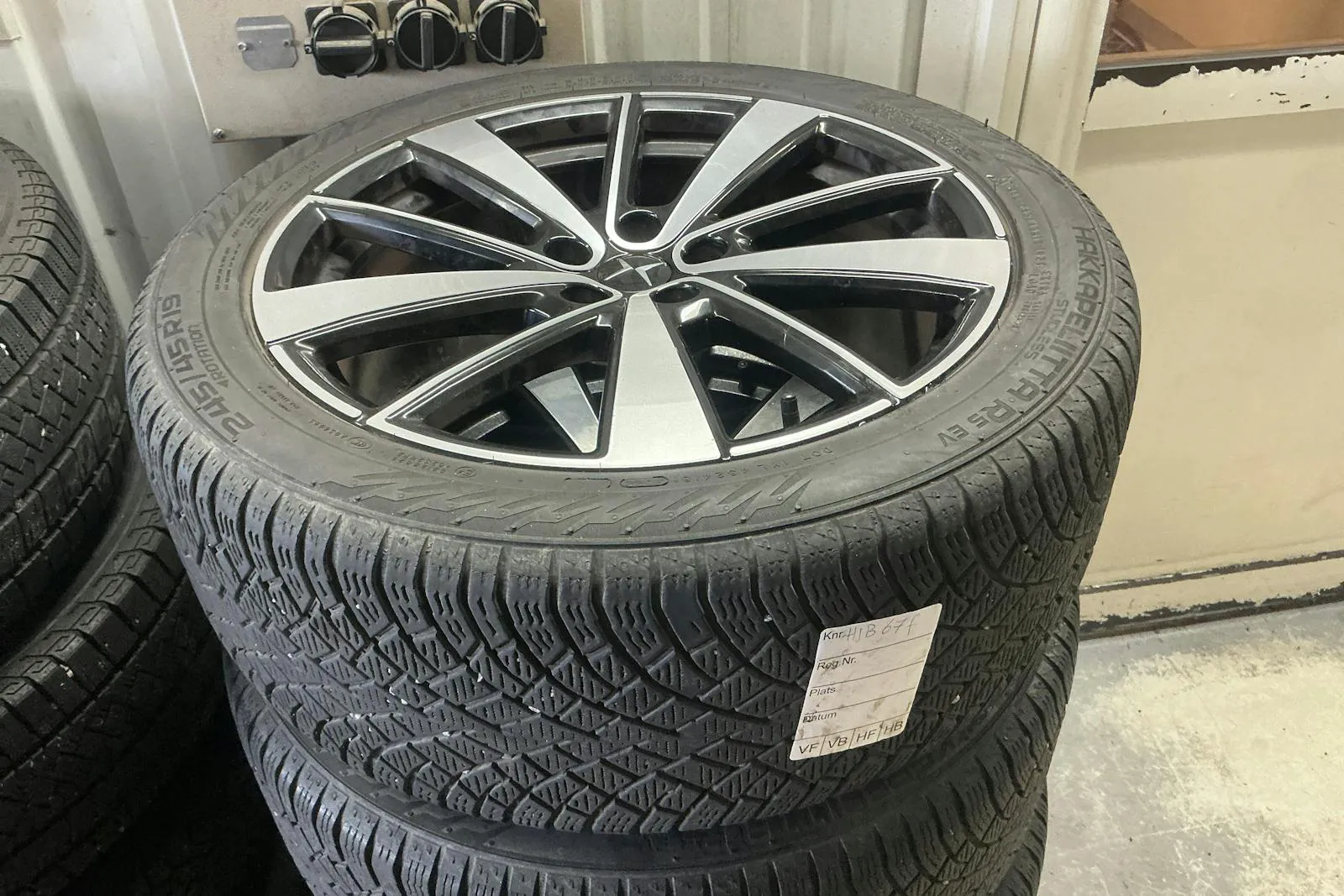 Vehicle image 14