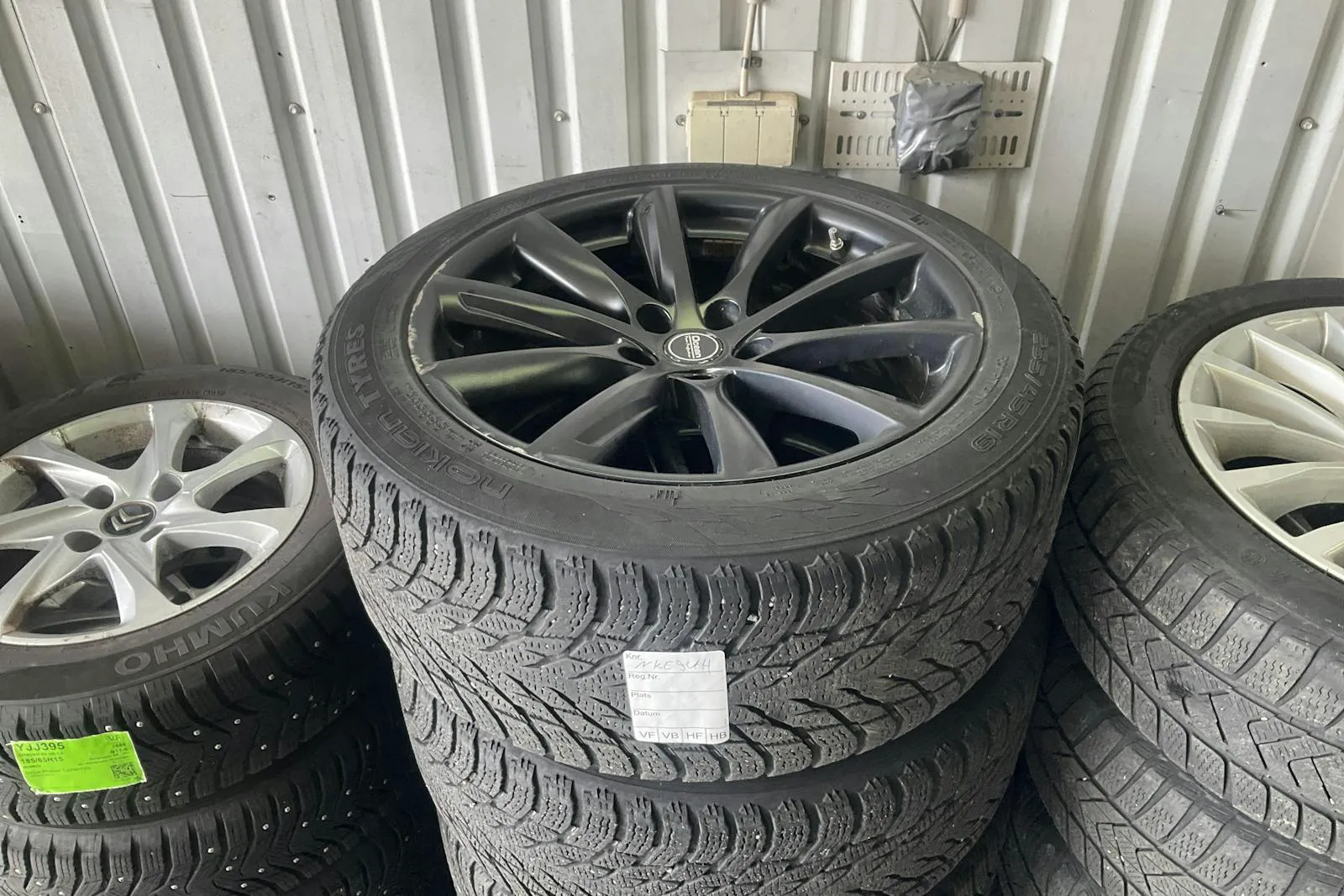 Vehicle image 15