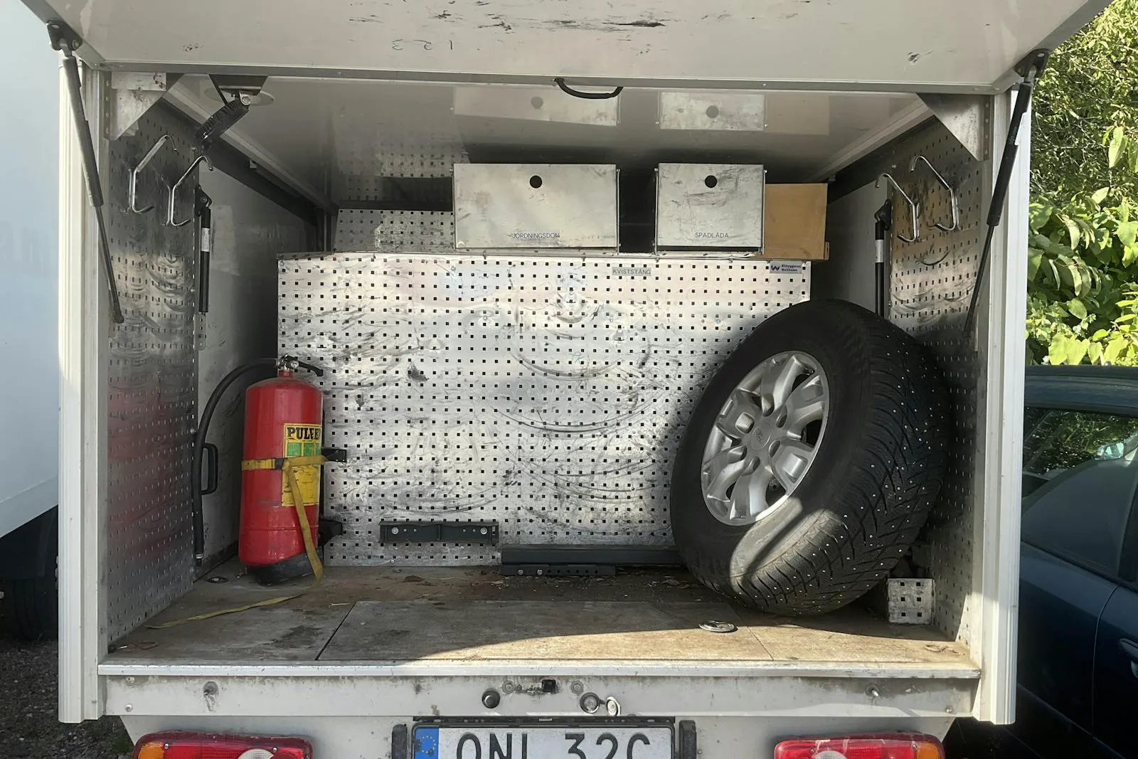 Vehicle image 7