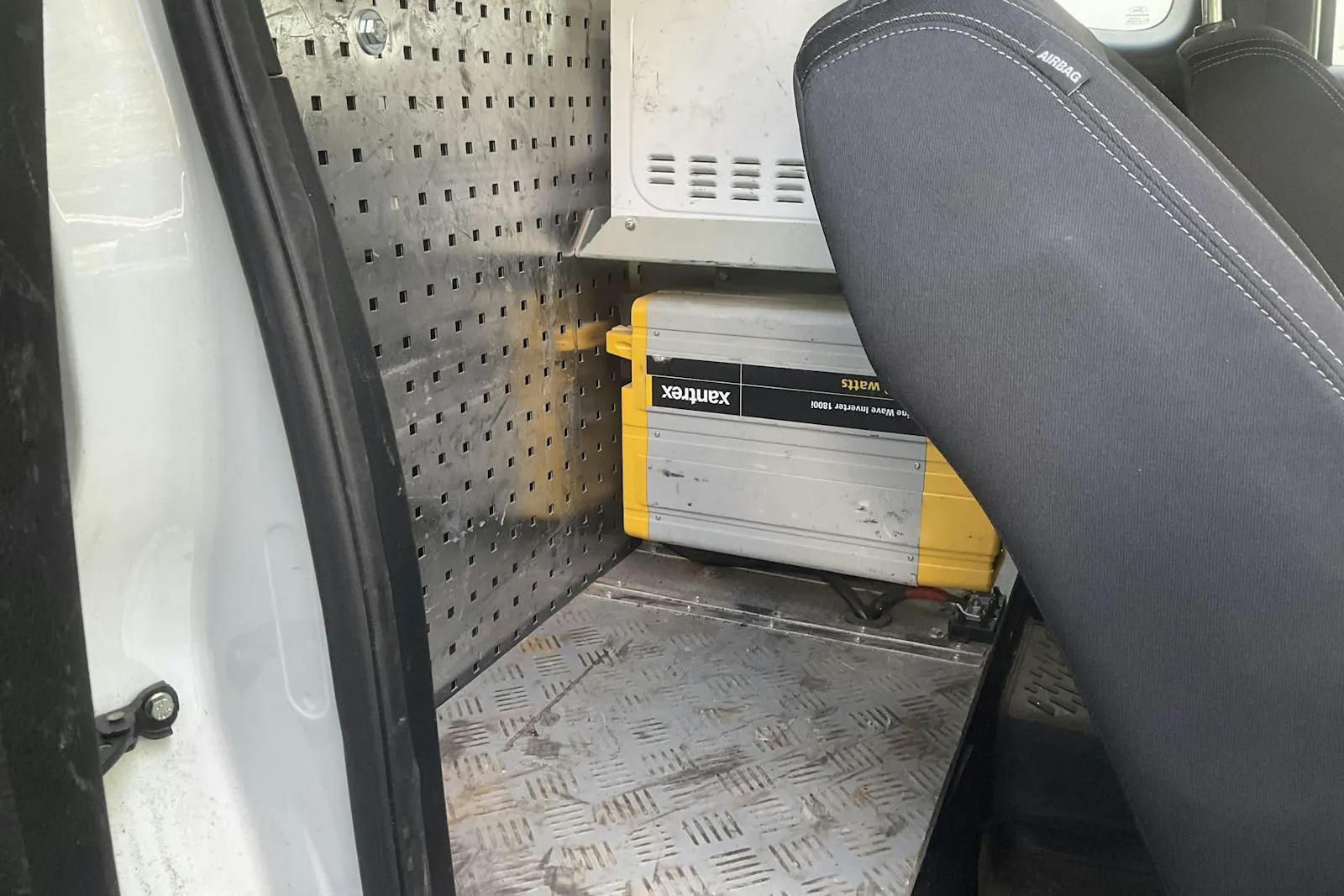 Vehicle image 6