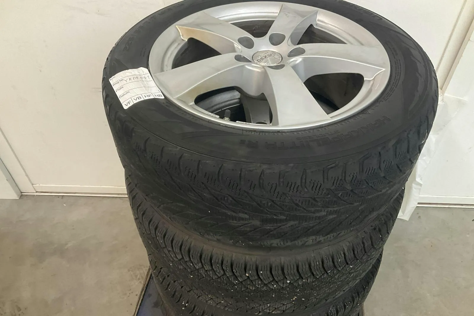 Vehicle image 16