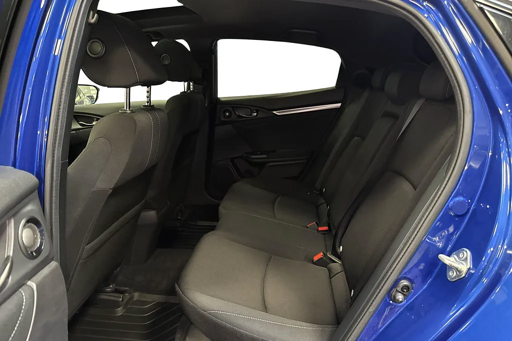 Vehicle image 15