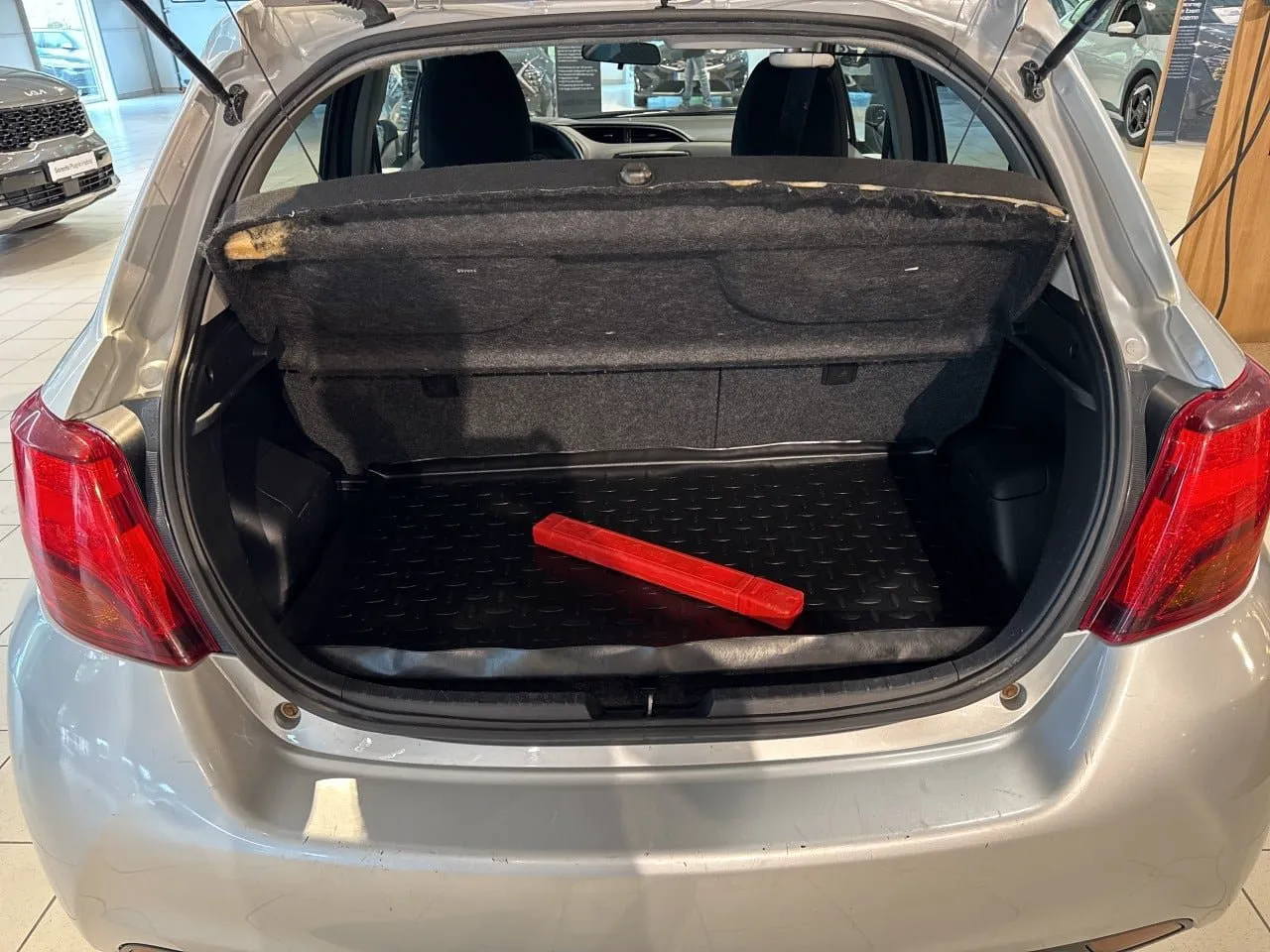 Vehicle image 13