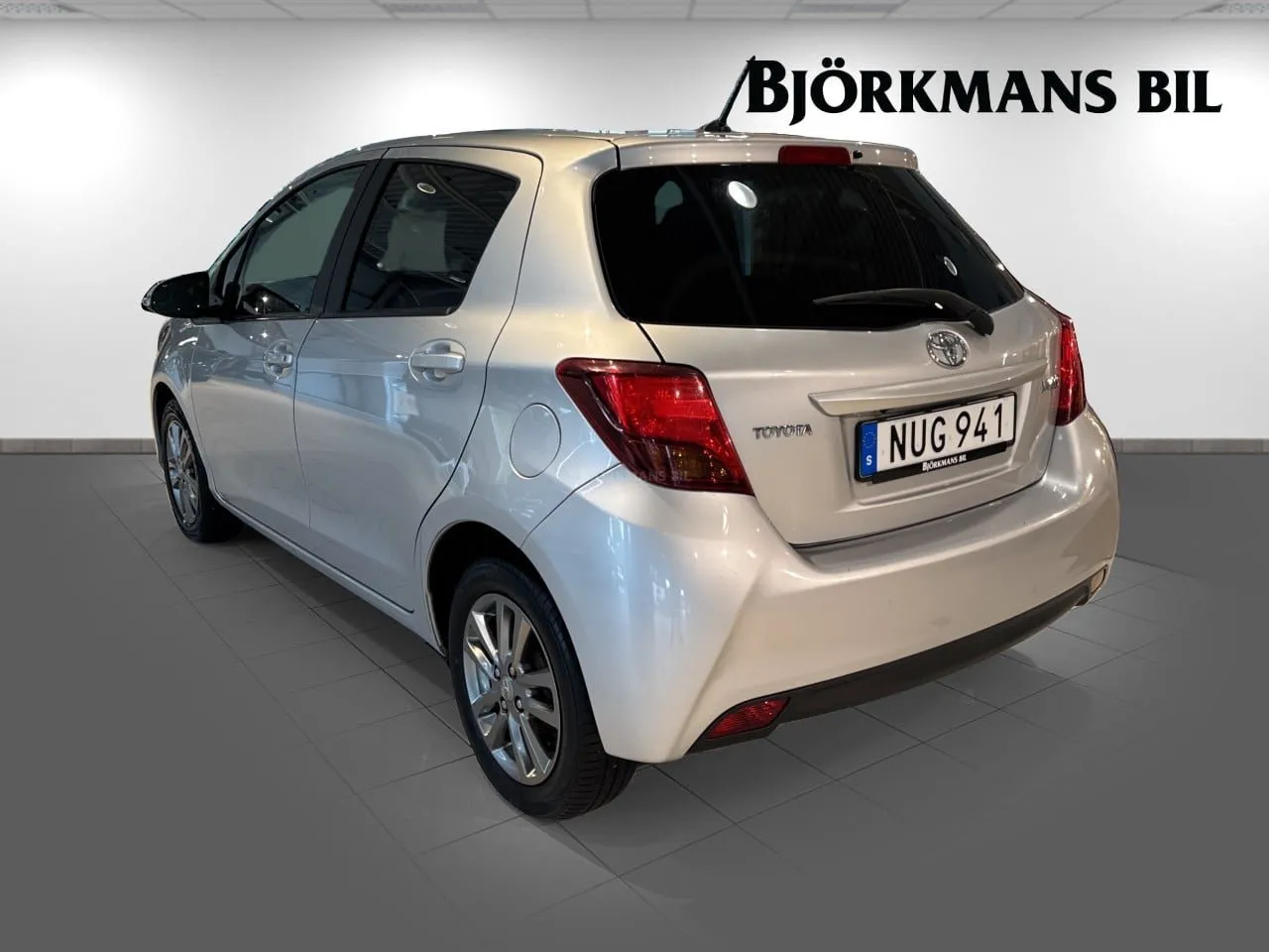 Vehicle image 5