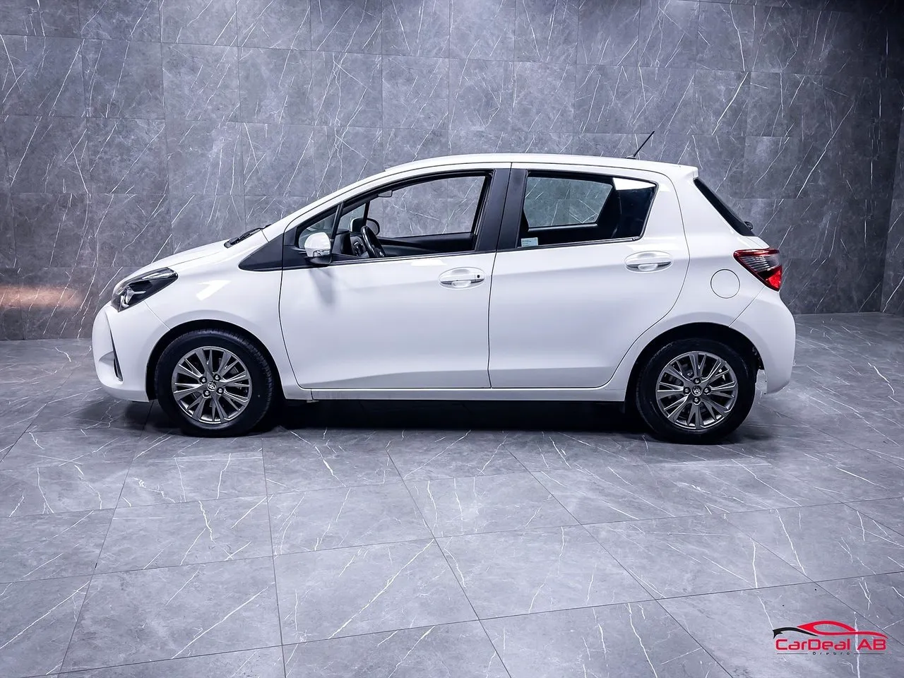 Vehicle image 3