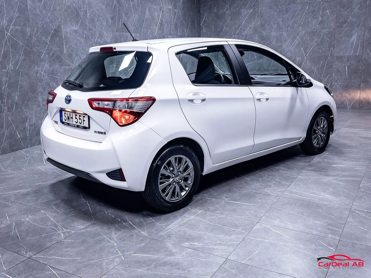 Vehicle image 6