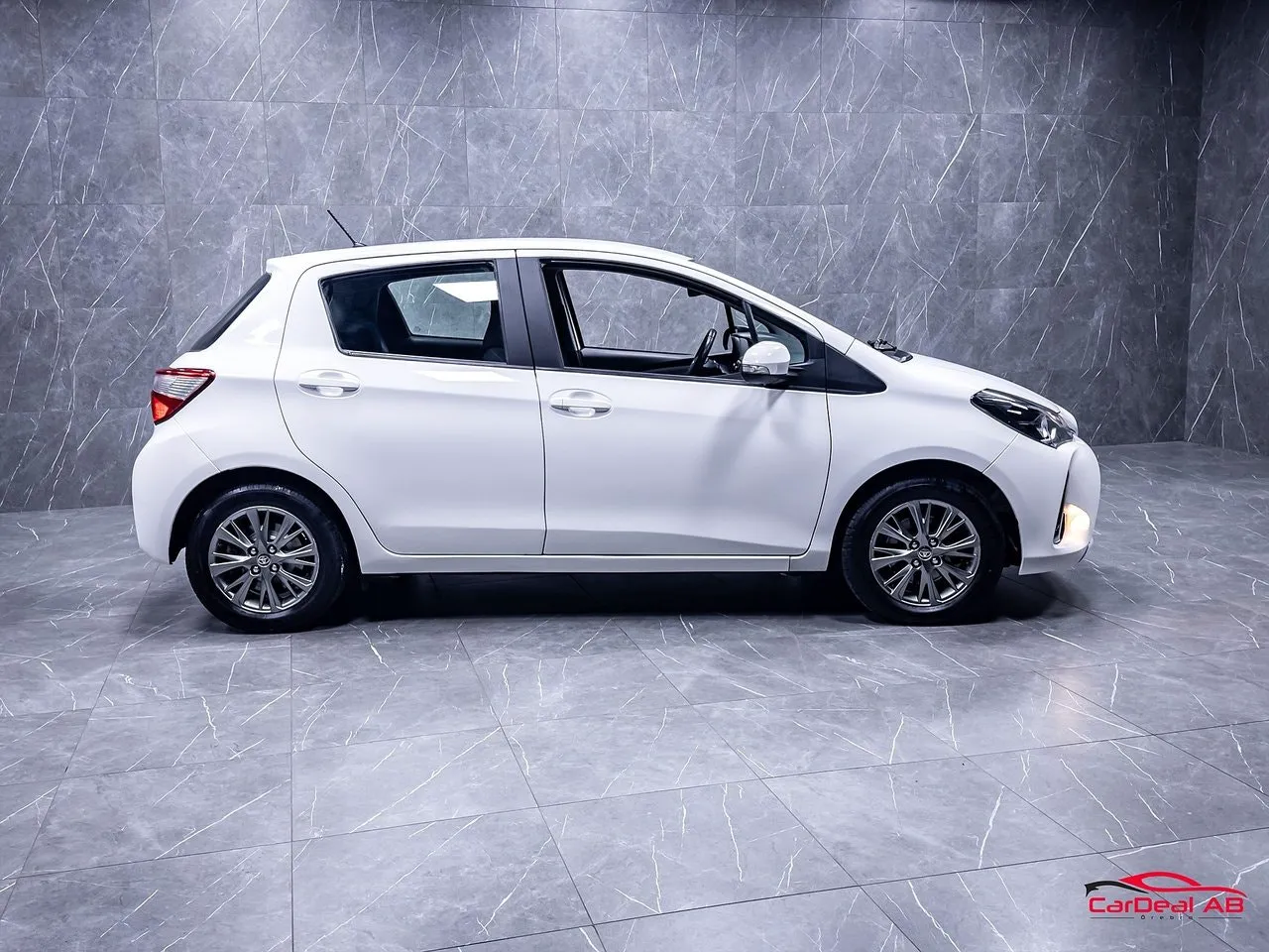Vehicle image 7