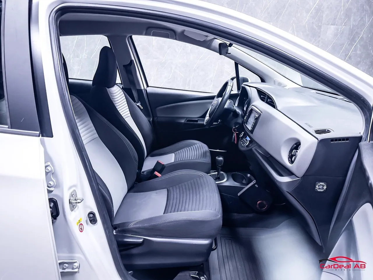 Vehicle image 14