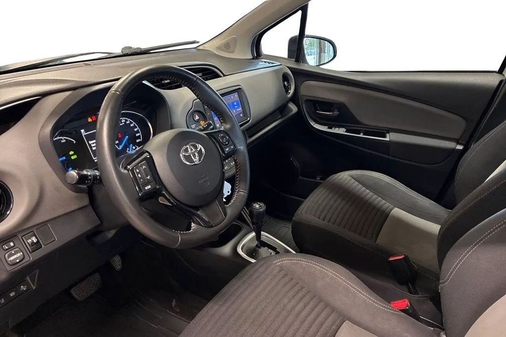 Vehicle image 10
