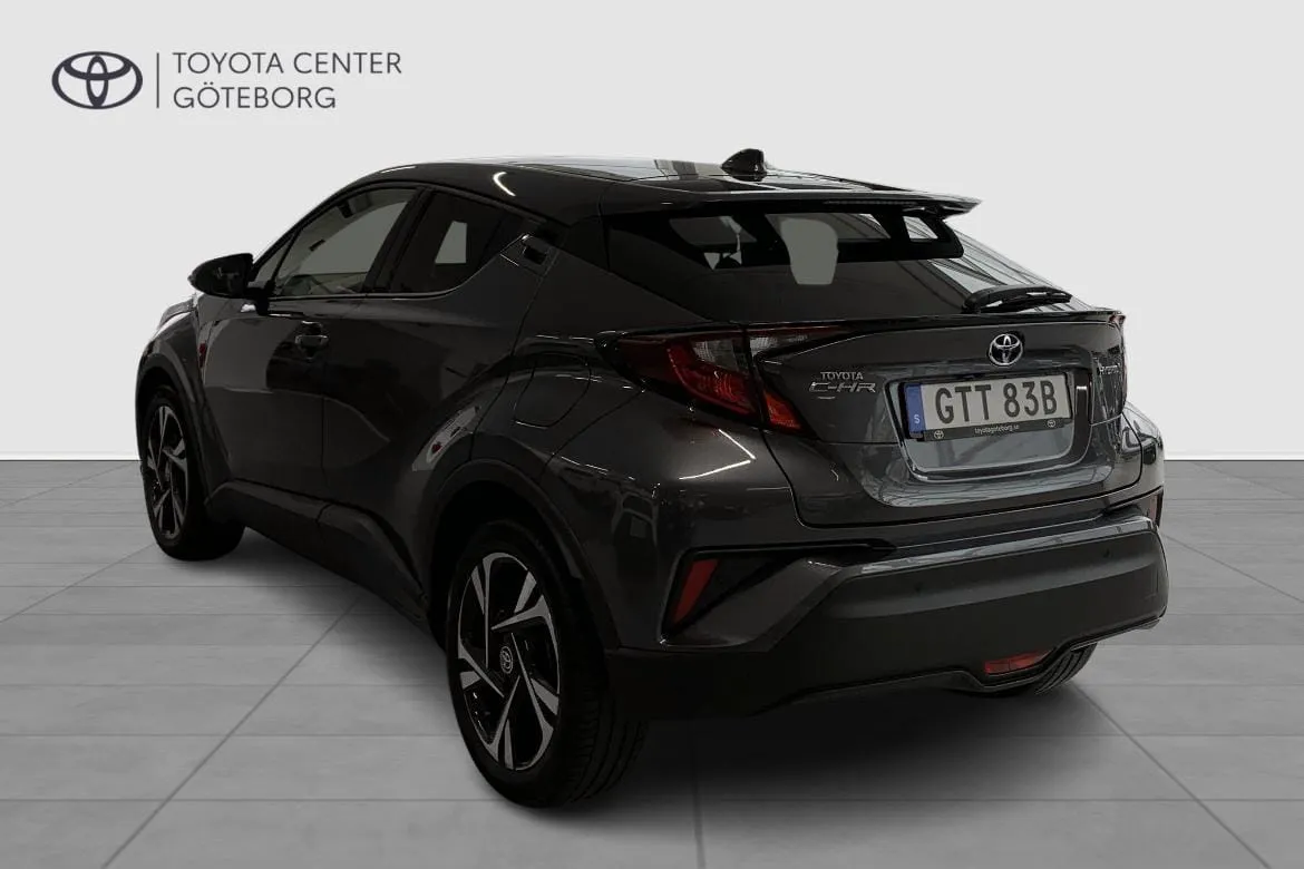 Vehicle image 6