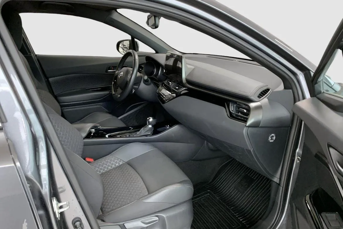 Vehicle image 10