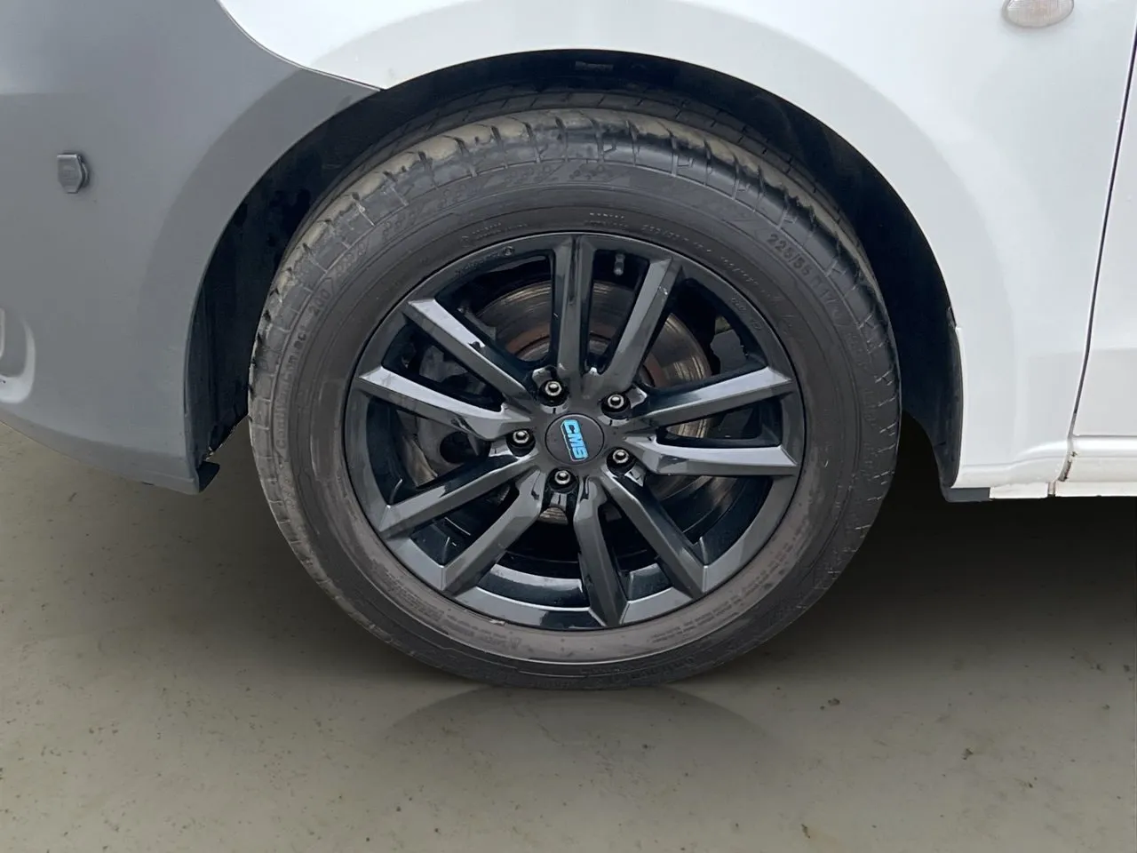 Vehicle image 25