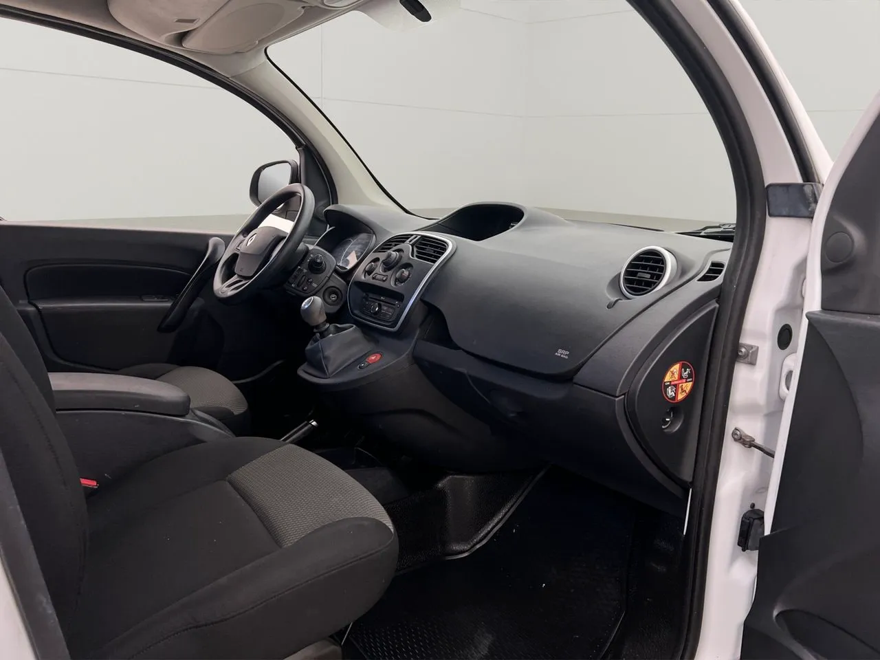 Vehicle image 26