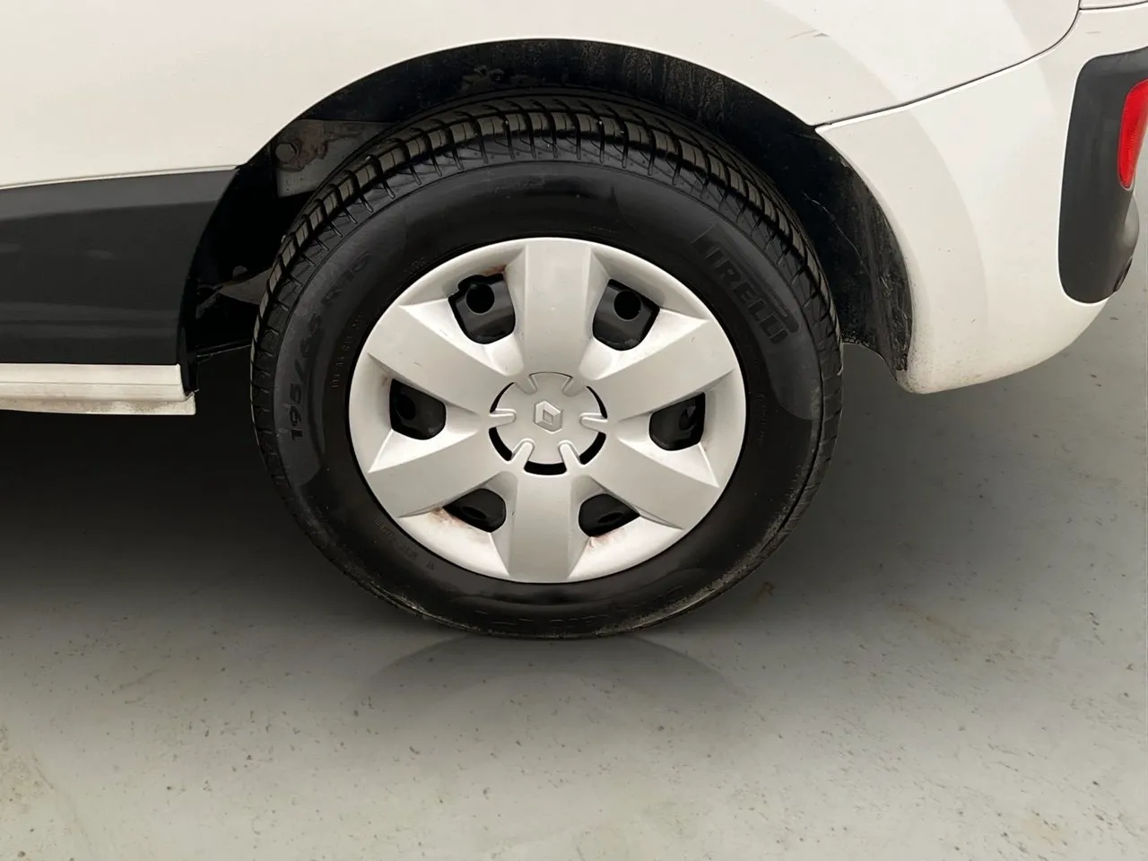 Vehicle image 28