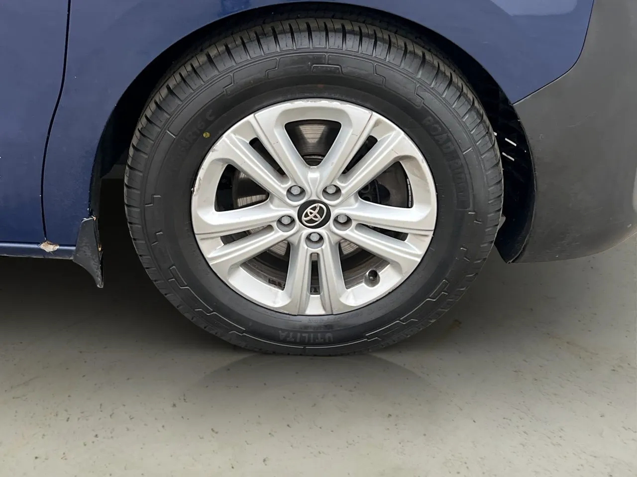 Vehicle image 32
