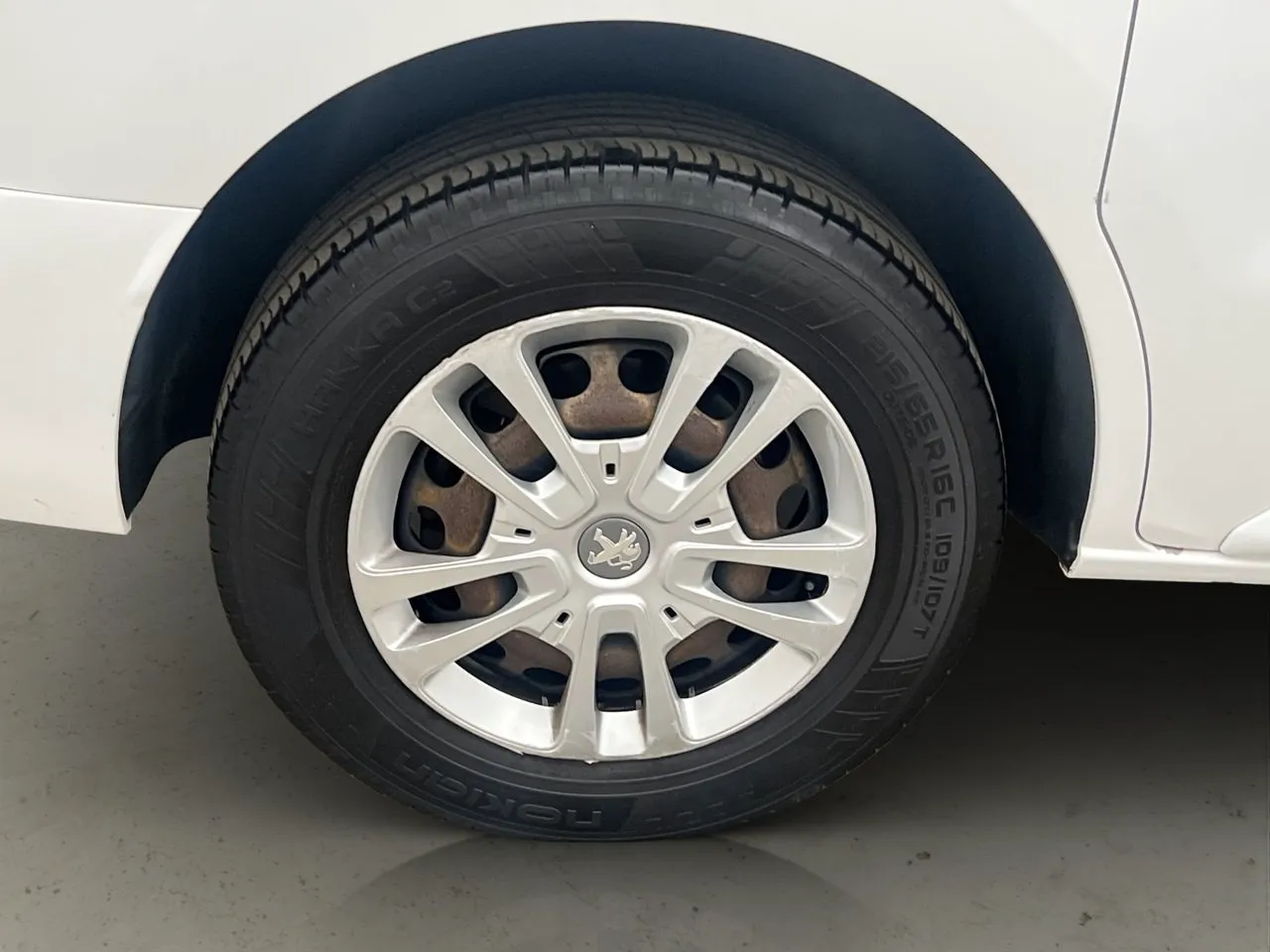 Vehicle image 31