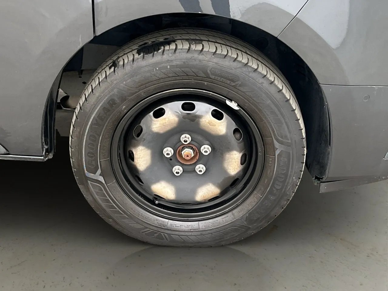 Vehicle image 33