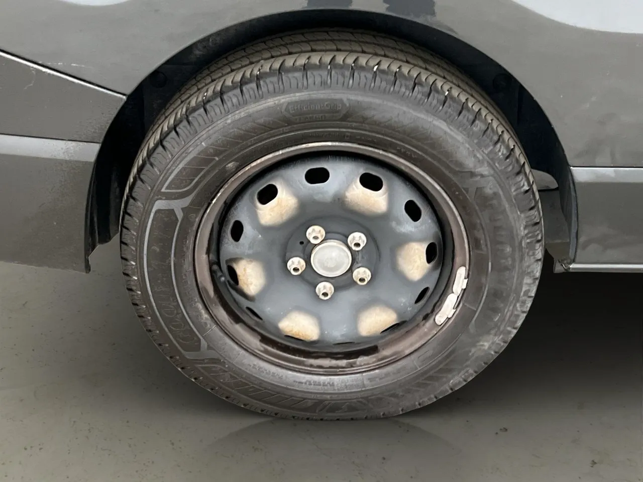 Vehicle image 32