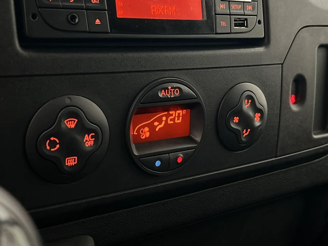 Vehicle image 28
