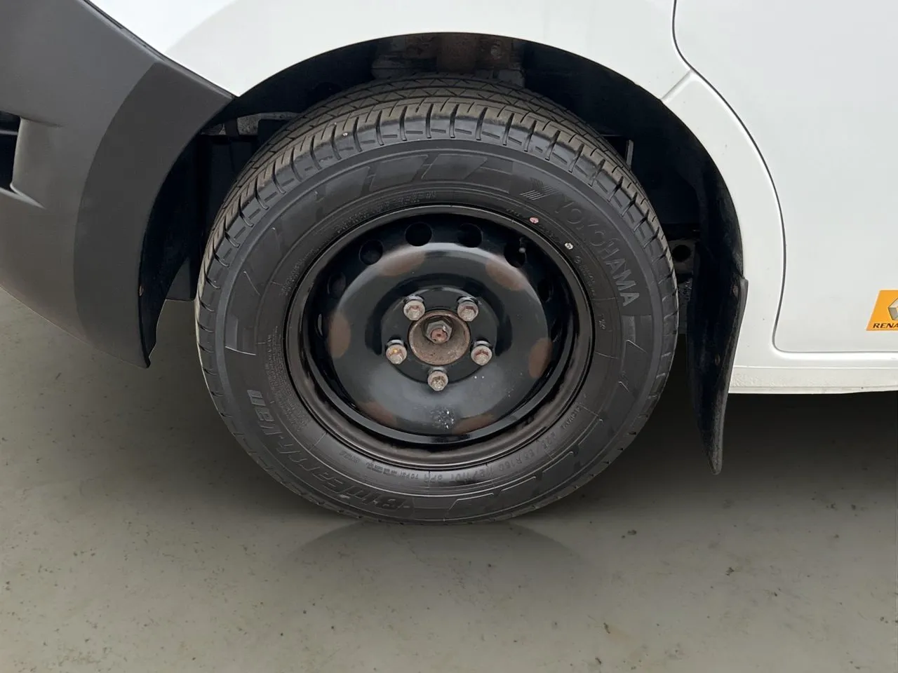 Vehicle image 32