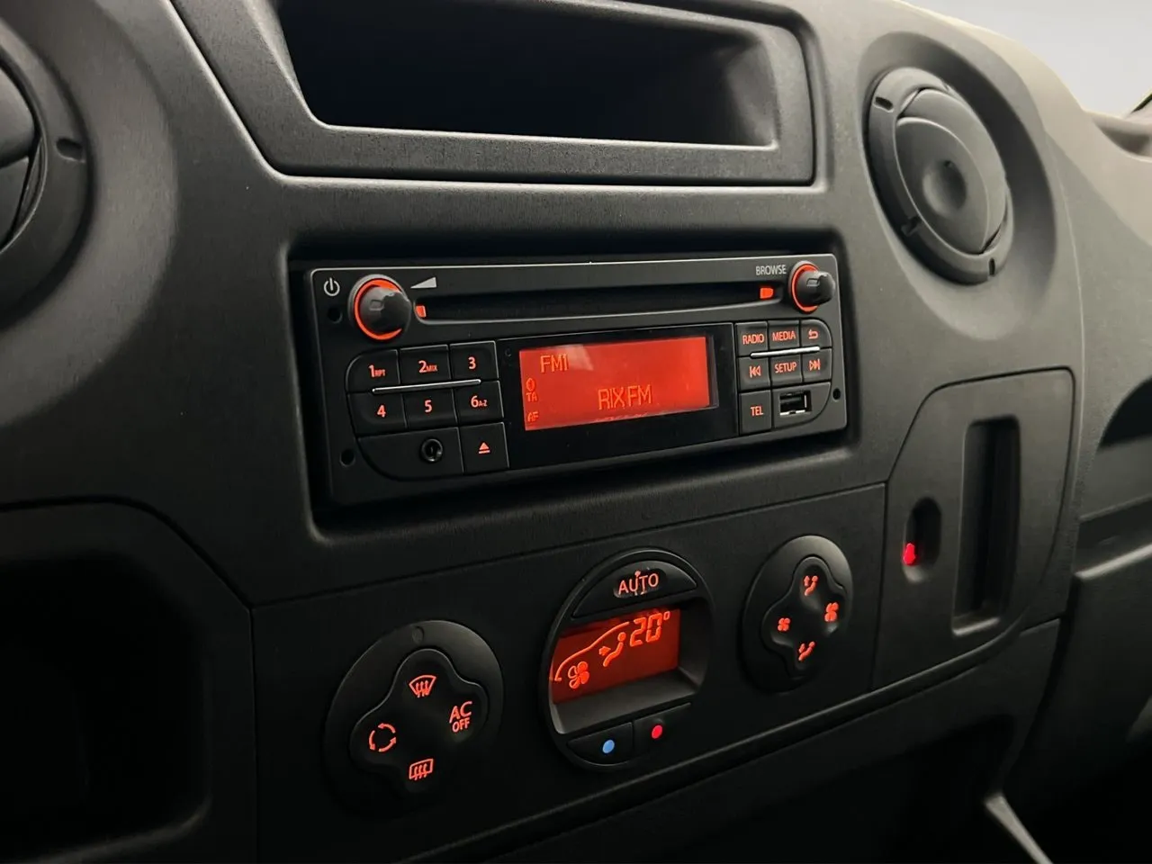 Vehicle image 26