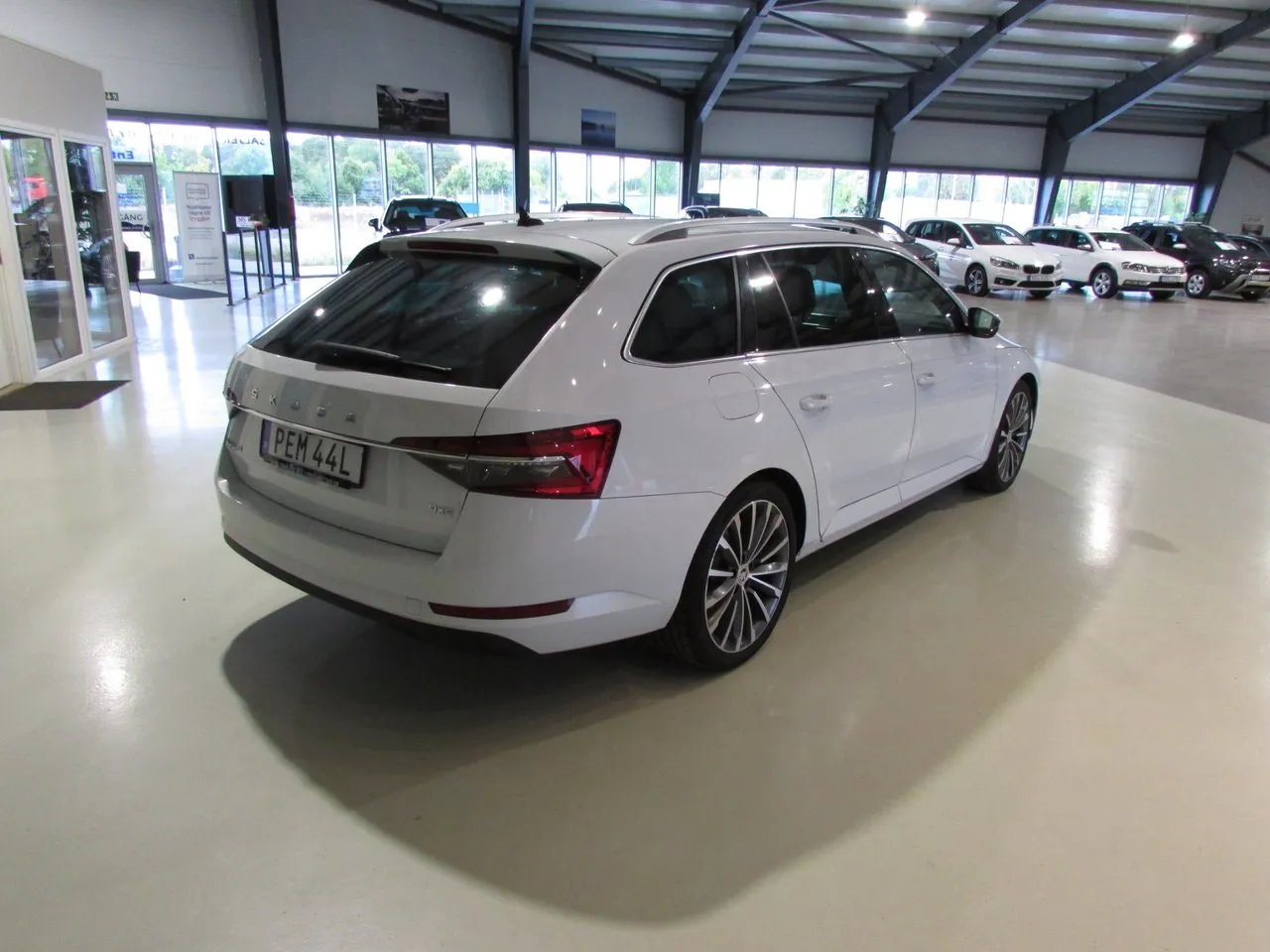 Vehicle image 4