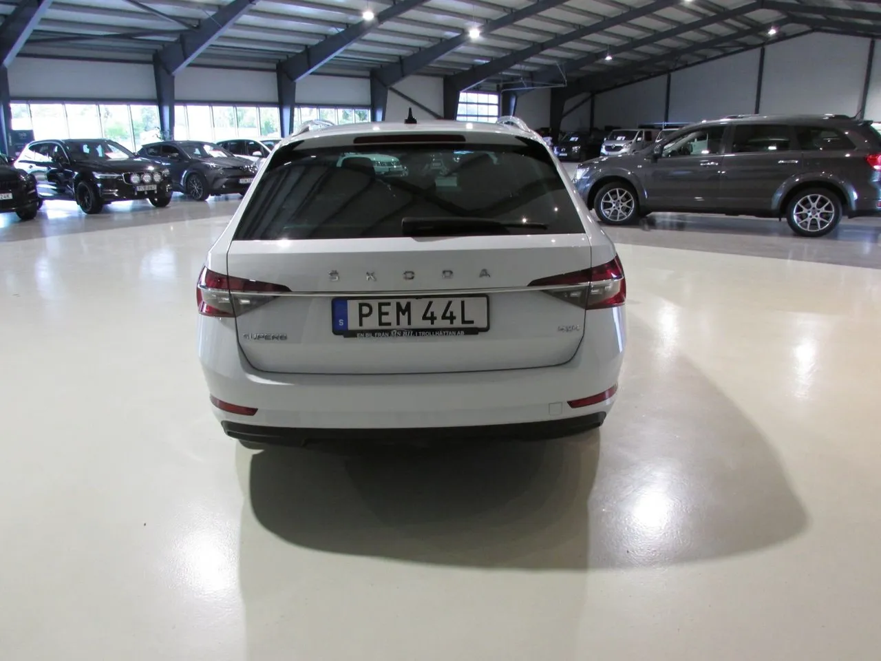 Vehicle image 5