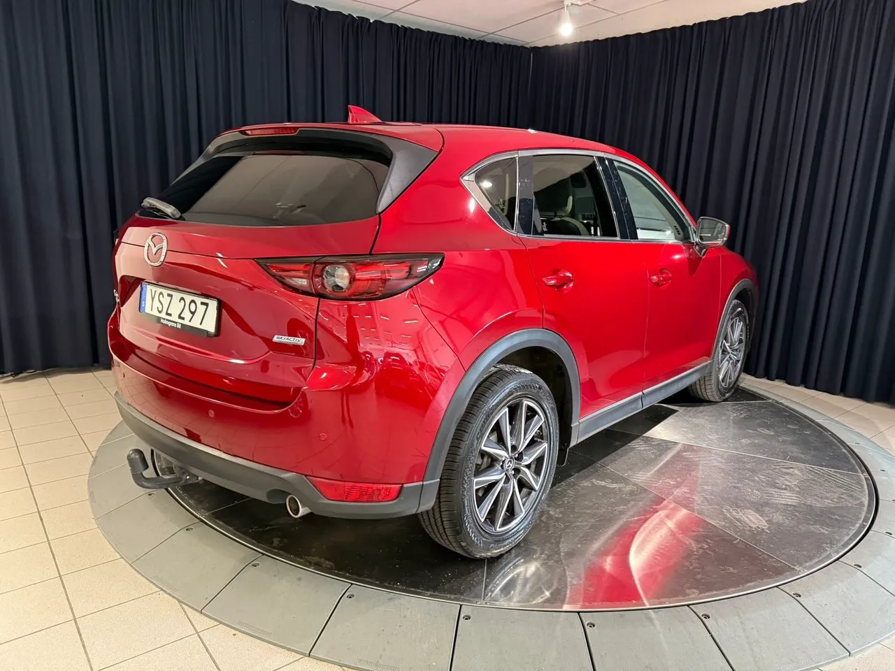 Vehicle image 5