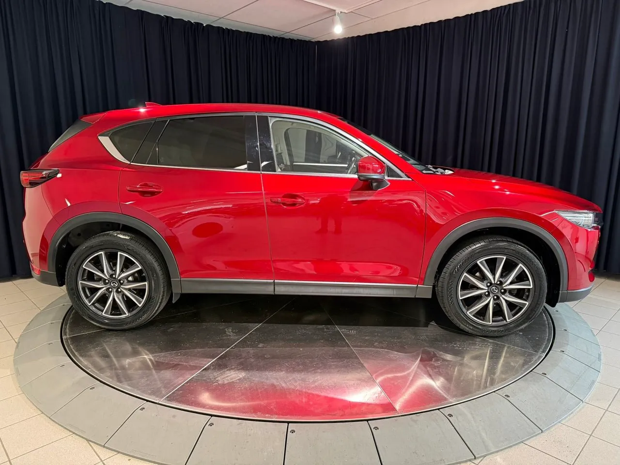 Vehicle image 6