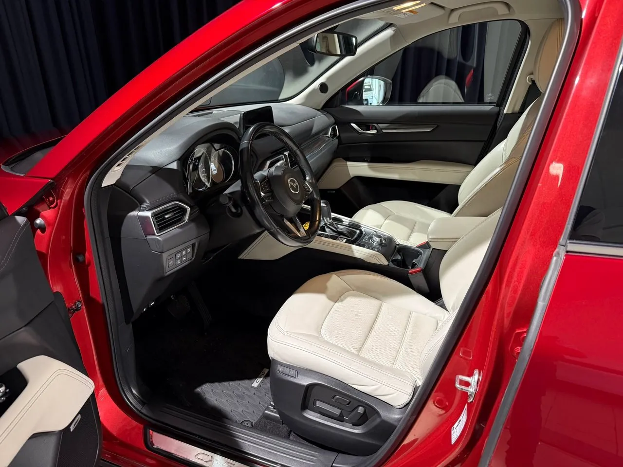 Vehicle image 10