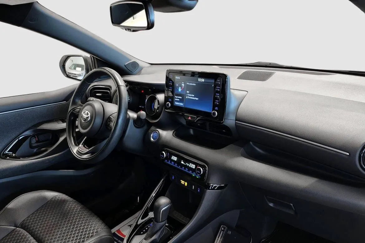 Vehicle image 5