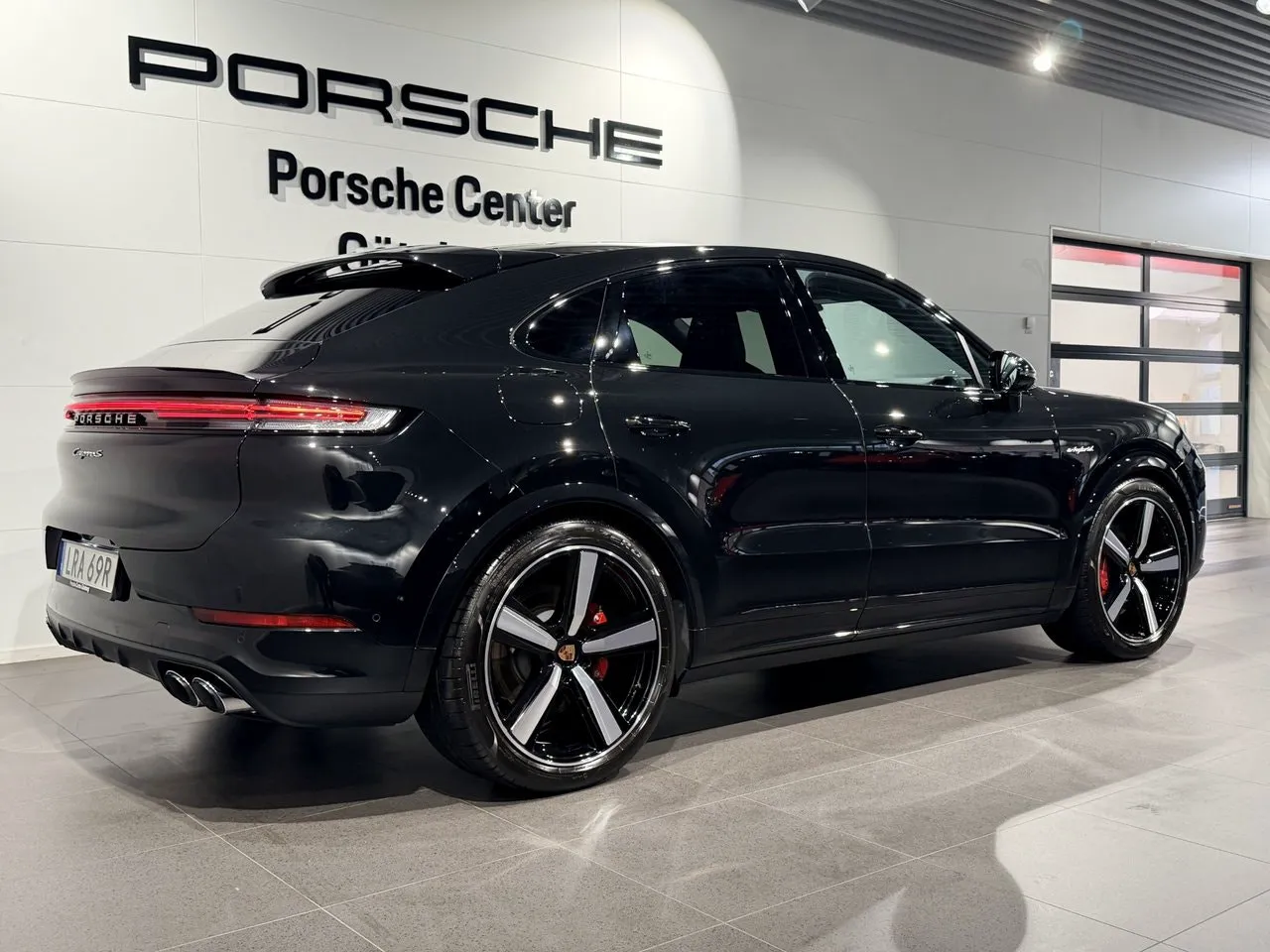 Vehicle image 3