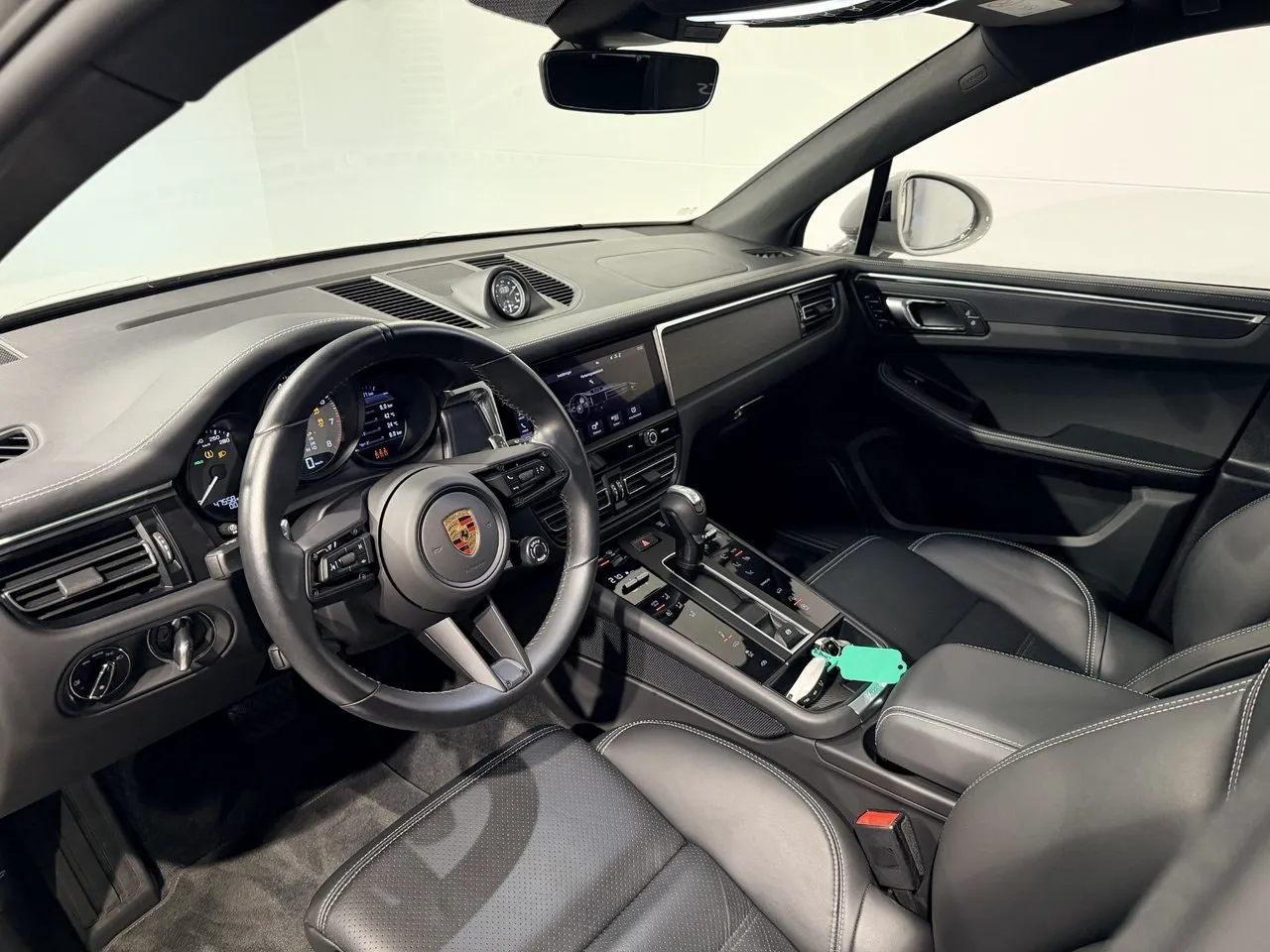 Vehicle image 18
