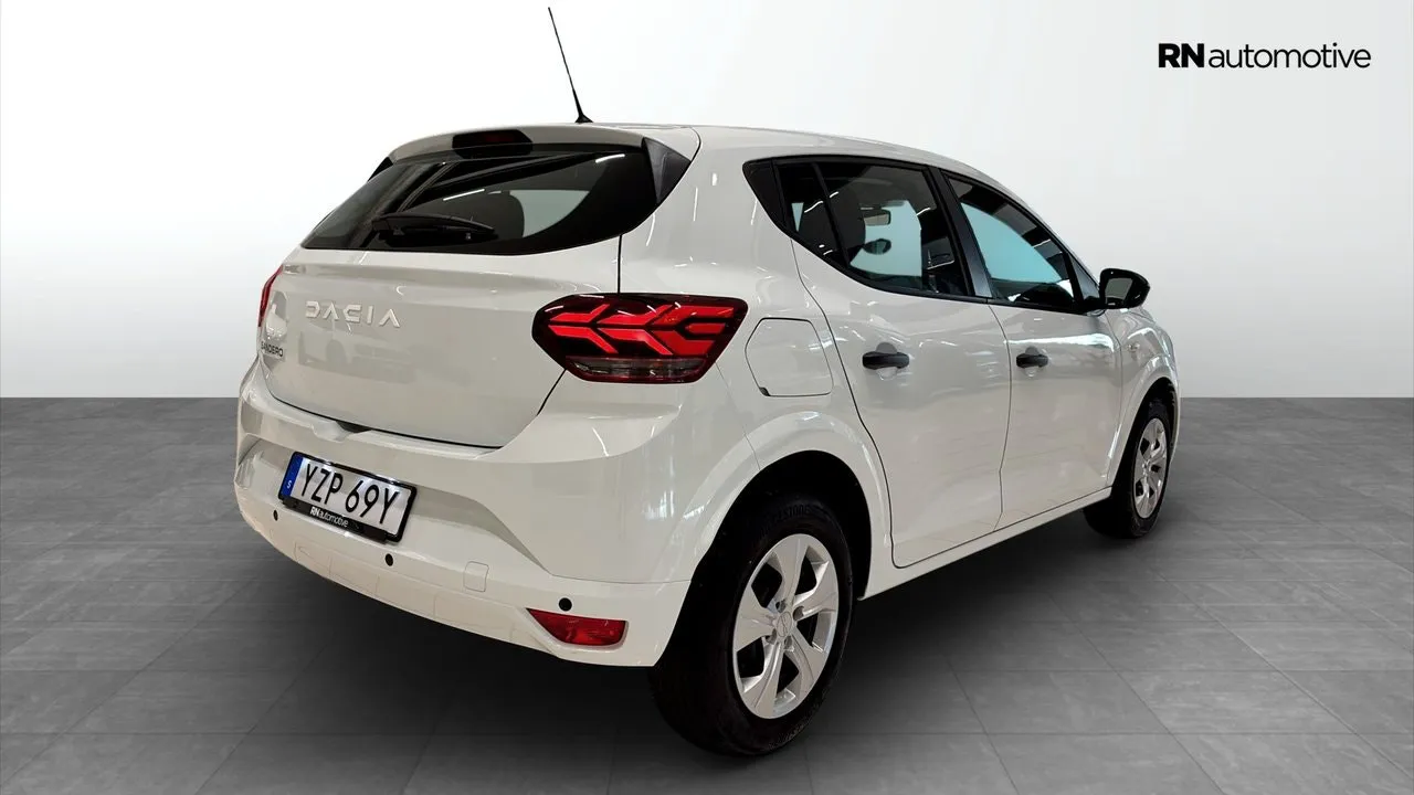 Vehicle image 3