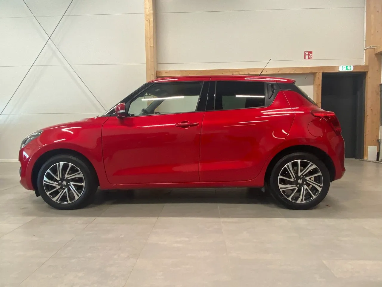 Vehicle image 4