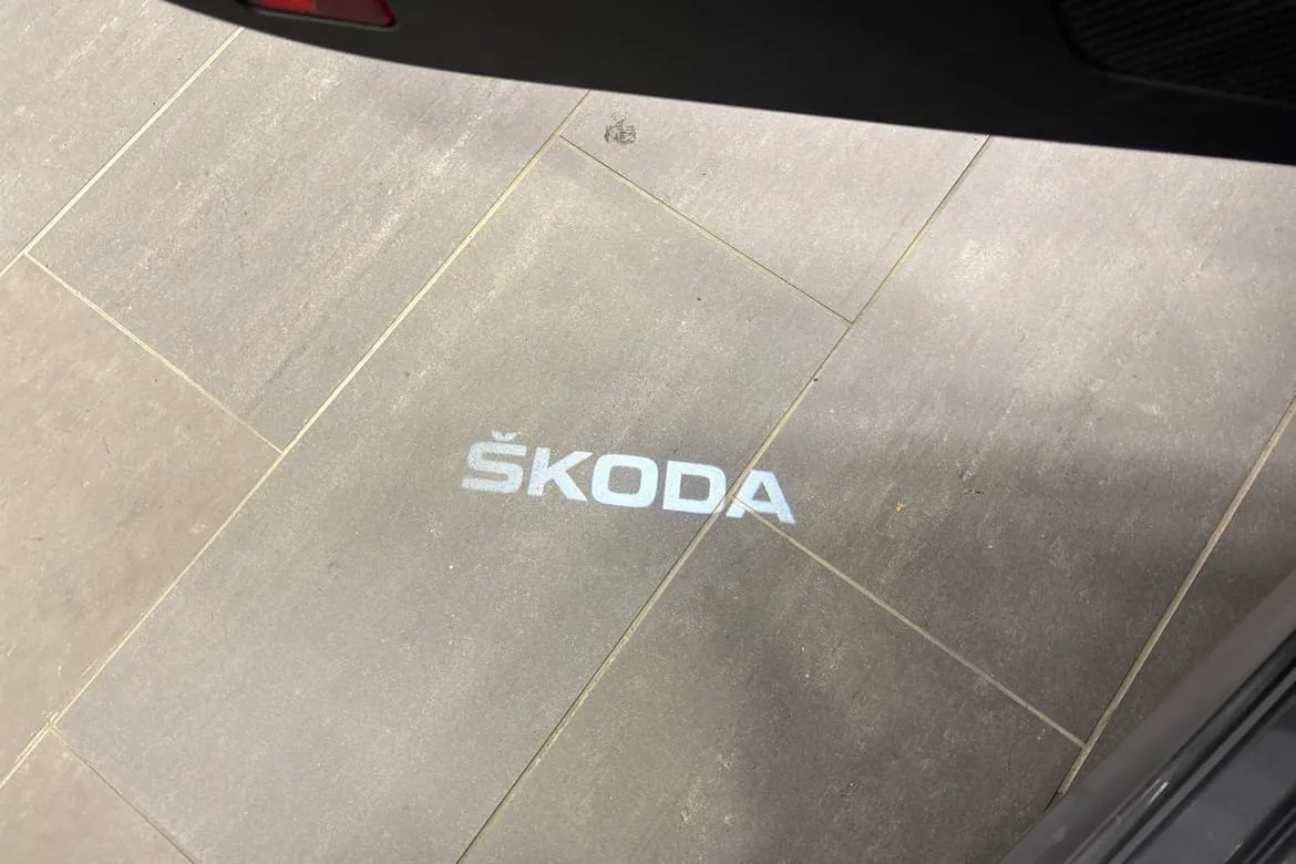 Vehicle image 20
