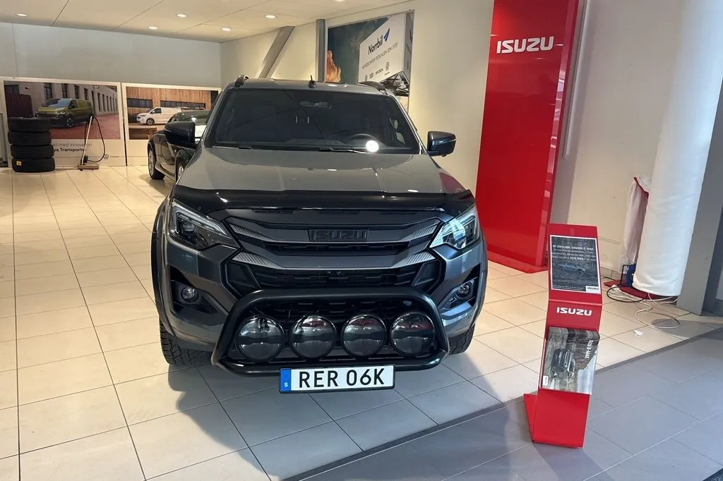 Vehicle image 6