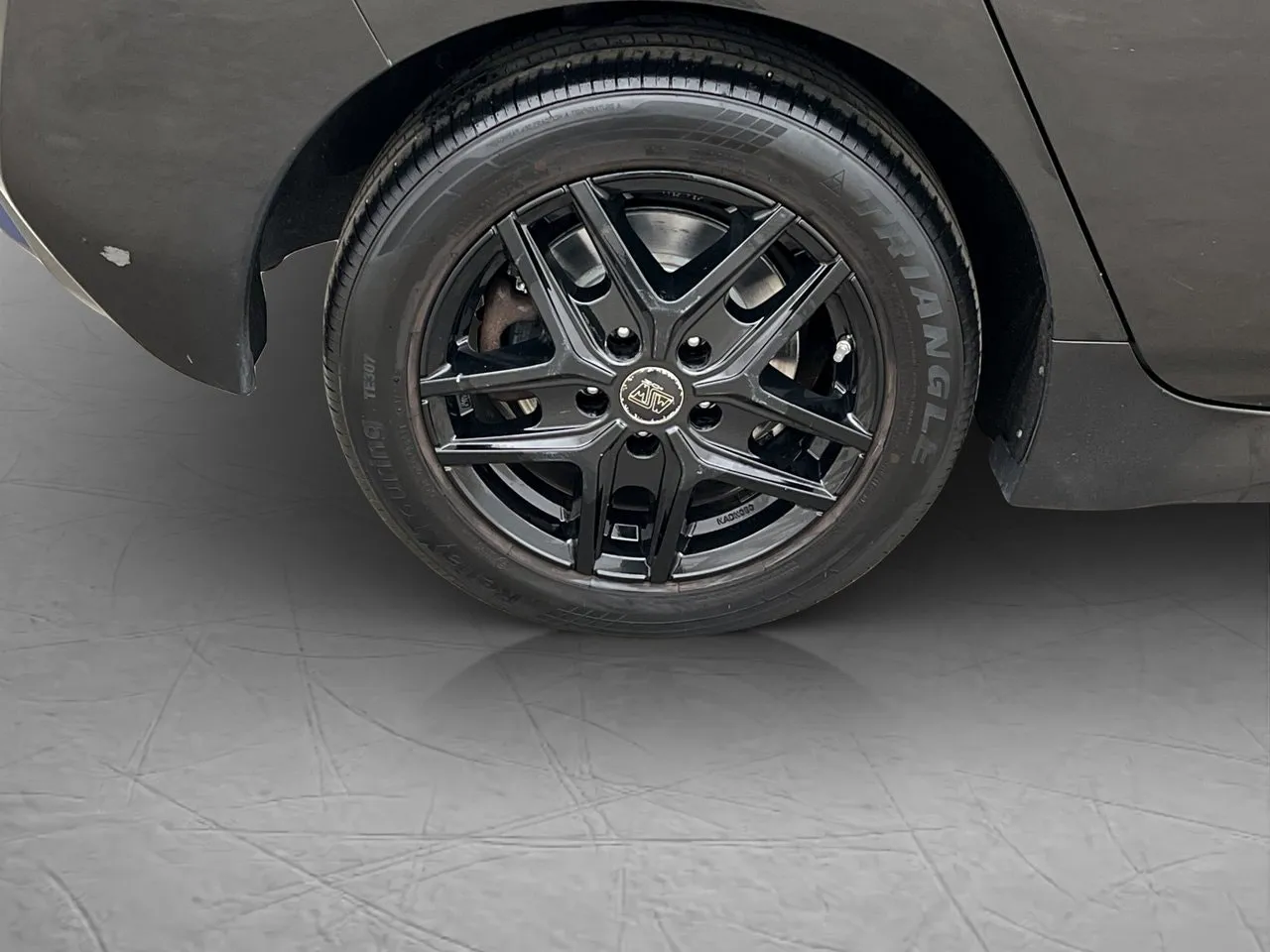 Vehicle image 30